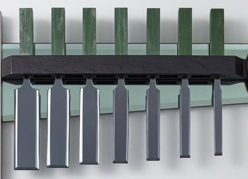 M2, détail : ciseaux à bois en miroir gris